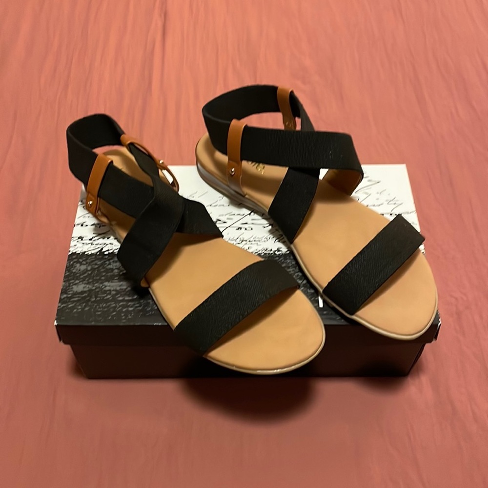 New in Box Womens Kensie Sandals